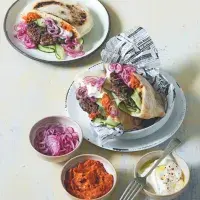 Pljeskavica v chlebu pita  Pljeskavica v chlebu pita