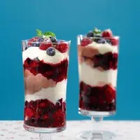 Pohár s lesním ovocem a mascarpone