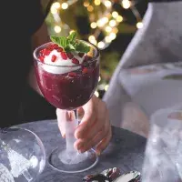 Pohár z lesního ovoce se šlehačkou