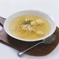Knedlíčková kuřecí polévka Knedlíčková kuřecí polévka