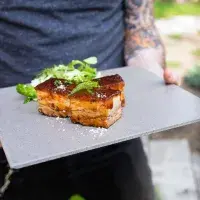 Pomalu pečený bůček s fenyklovým salátkem