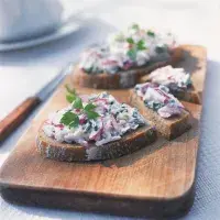 Pomazánka na chléb s ředkvičkami