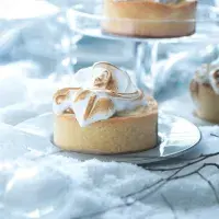 Pomerančové minicheesecaky se sněhovou čepicí Pomerančové minicheesecaky se sněhovou čepicí