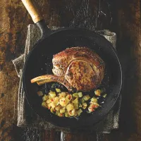 Pořádná kotleta s jablečným relišem s chilli