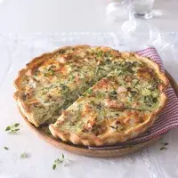Quiche s kuřetem, pórkem a sýrem gruyère Quiche s kuřetem, pórkem a sýrem gruyère