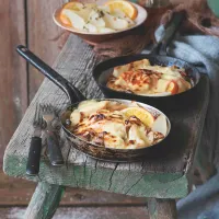 Raclette s ovocem a ořechy Raclette s ovocem a ořechy
