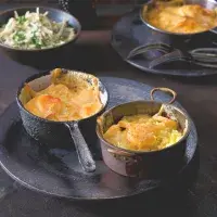 Raclette z trouby s celerovou remuládou Raclette z trouby s celerovou remuládou