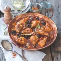 Paprikové kuře s houbami a rajčaty