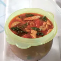 Rajčatová polévka s kuřetem Rajčatová polévka s kuřetem