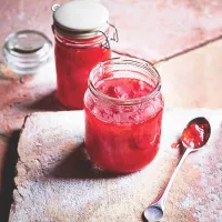 Rebarborový džem se zázvorem a chilli Rebarborový džem se zázvorem a chilli
