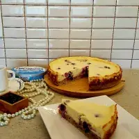 Borůvkový cheesecake s korpusem z lískových oříšků