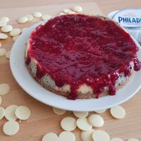 Makový cheesecake s bílou čokoládou a brusinkovou omáčkou Makový cheesecake s bílou čokoládou a brusinkovou omáčkou