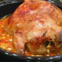 Kuře s nádivkou na pomerančích pečené v tajine Kuře s nádivkou na pomerančích pečené v tajine