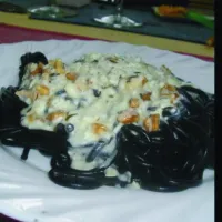 Třísýrová omáčka s ořechy