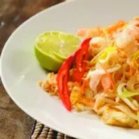 Rýžové nudle s kuřecím masem a tofu Rýžové nudle s kuřecím masem a tofu