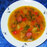 Vydatná polévka s klobáskou