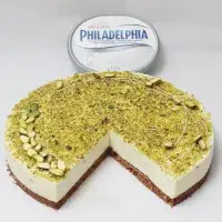 Pistáciový cheesecake s bílou čokoládou a kardamonem Pistáciový cheesecake s bílou čokoládou a kardamonem