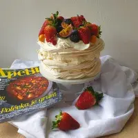 Pavlova cake