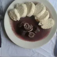 Kančí kýta s brusinkovou omáčkou