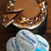Banánovo-perníkový cheesecake s čokoládou a karamelem Banánovo-perníkový cheesecake s čokoládou a karamelem