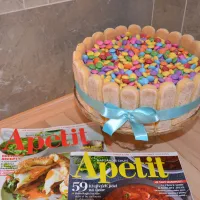 Pestrofarebná torta