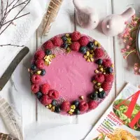 Malinovo-banánový raw dort