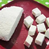 Paneer - farmářský sýr Paneer - farmářský sýr