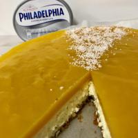 Cheesecake s bielou čokoládou, kokosom a mangom Cheesecake s bielou čokoládou, kokosom a mangom