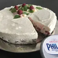 Nepečený cheesecake liči-maliny