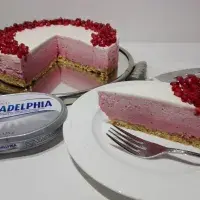 Ombre cheesecake s granátovým jablkom a cviklou Ombre cheesecake s granátovým jablkom a cviklou