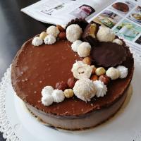 Veganský dort s nutellou k 15. narozeninám Apetit Veganský dort s nutellou k 15. narozeninám Apetit