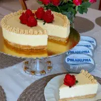Vanilkový cheesecake s citrónovo-skořicovou polevou