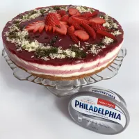 Jahodový cheesecake s perníkem a mátovým cukrem