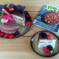 Jahodové pohlazení k 15. narozeninám časopisu Apetit