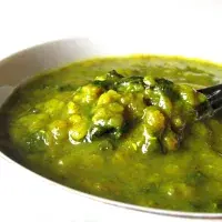 Čočkovo-špenátová polévka s kurkumou