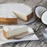 Kokosový cheesecake s bílou čokoládou
