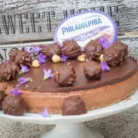 Nugátový cheesecake s domácími pralinkami bez lepku Nugátový cheesecake s domácími pralinkami bez lepku