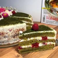 Jarní matcha dort s malinami