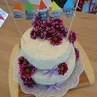 Krajkový narozeninový dort s královskou glazurou