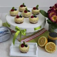 Makové mini cheesecakes se smetanovým lemon curd Makové mini cheesecakes se smetanovým lemon curd