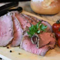 Rostbíf: Kultovní anglické pečeně z nízkého roštěnce, kterou miluje celý svět