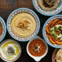 Vyměňte jednohubky za mezze a tapas: Indické a španělské předkrmy poslouží jako skvělé party jídlo