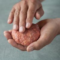 Jak připravit maso na hamburger?