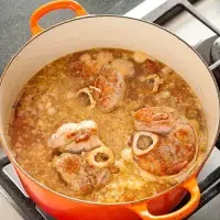 Ossobuco: Ochutnejte neodolatelný plátek hovězího s dutou kostí