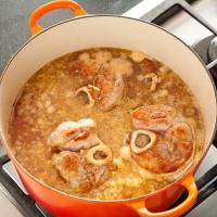Ossobuco: Ochutnejte neodolatelný plátek hovězího s dutou kostí