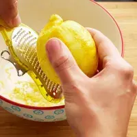 dTest prověřoval, zda je potřeba citronovou kůru omývat