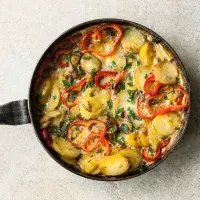 Španělská tortilla s pečenými paprikami Španělská tortilla s pečenými paprikami