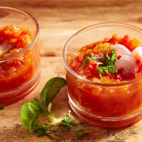 Co s přemírou červených i nezralých rajčat? Udělejte si pikantní čatní