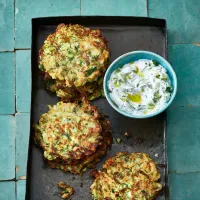 Co s další cuketou? Vyzkoušejte božské řecké kolokithokeftedes!