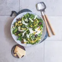 Salát se sýrovými tortellini